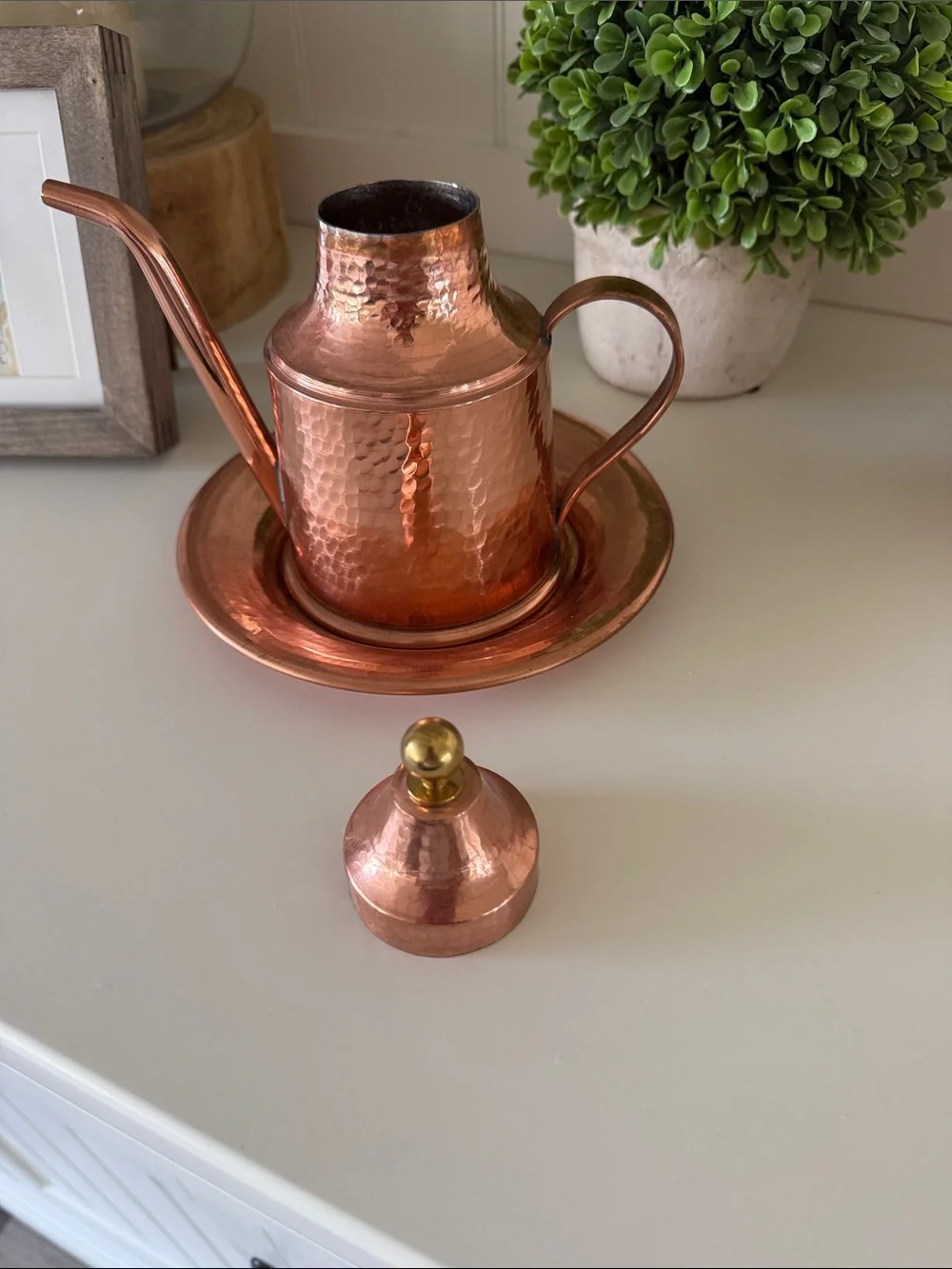 Hammered Copper Oil Pourer with Tray - Copper Finish.